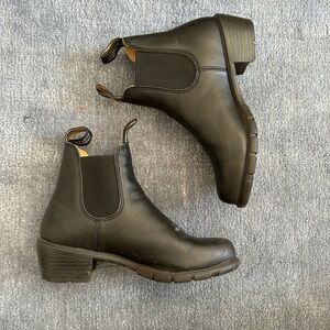 Blundstone Black Leather Chelsea Boots